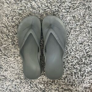 Archies Flip Flops Size 9